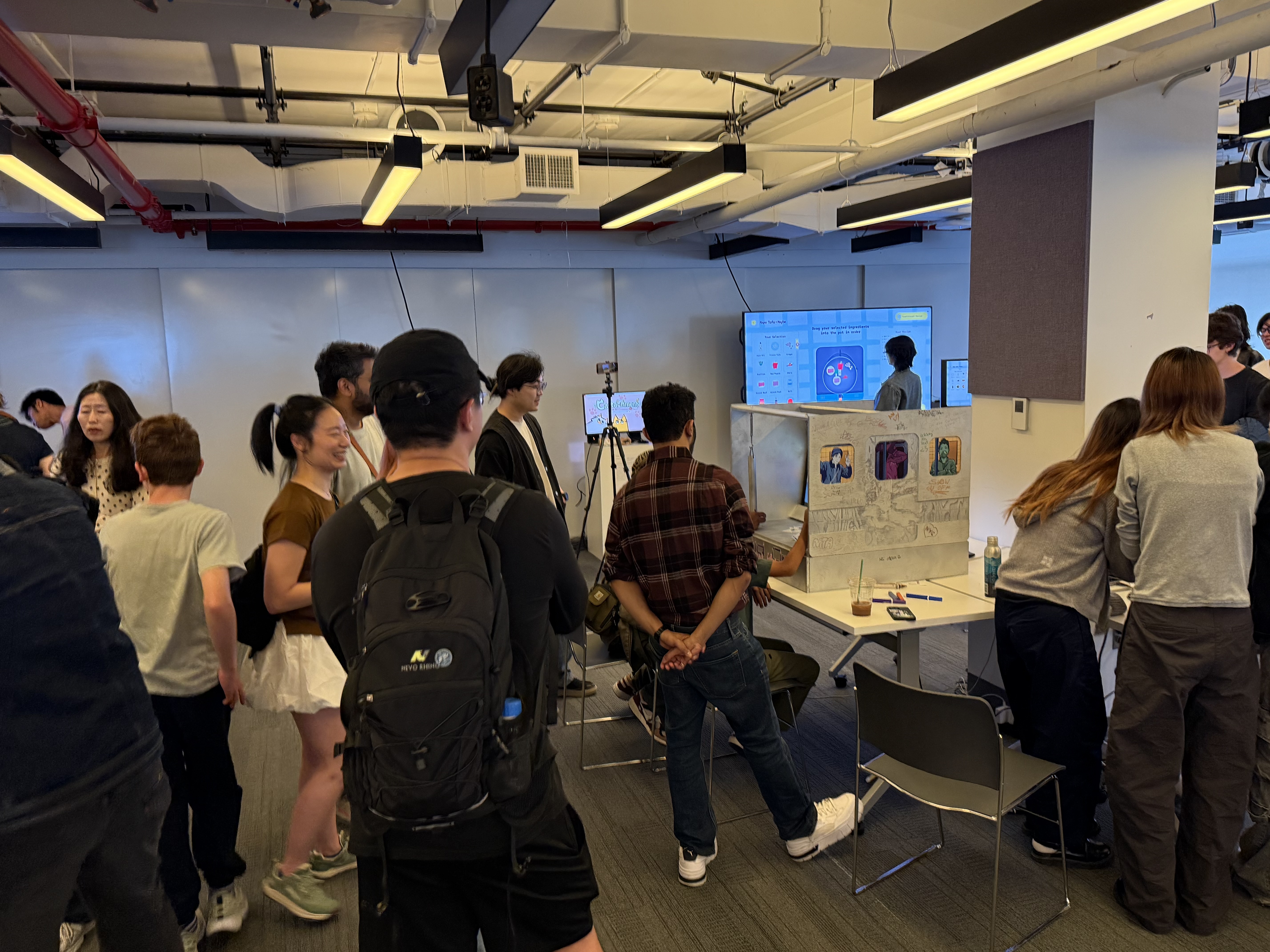 Line of people waiting to play Hold On New York at the ITP Spring Show